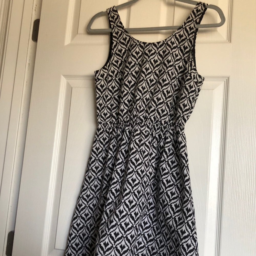 H&M partial open back, black&white patterned dress